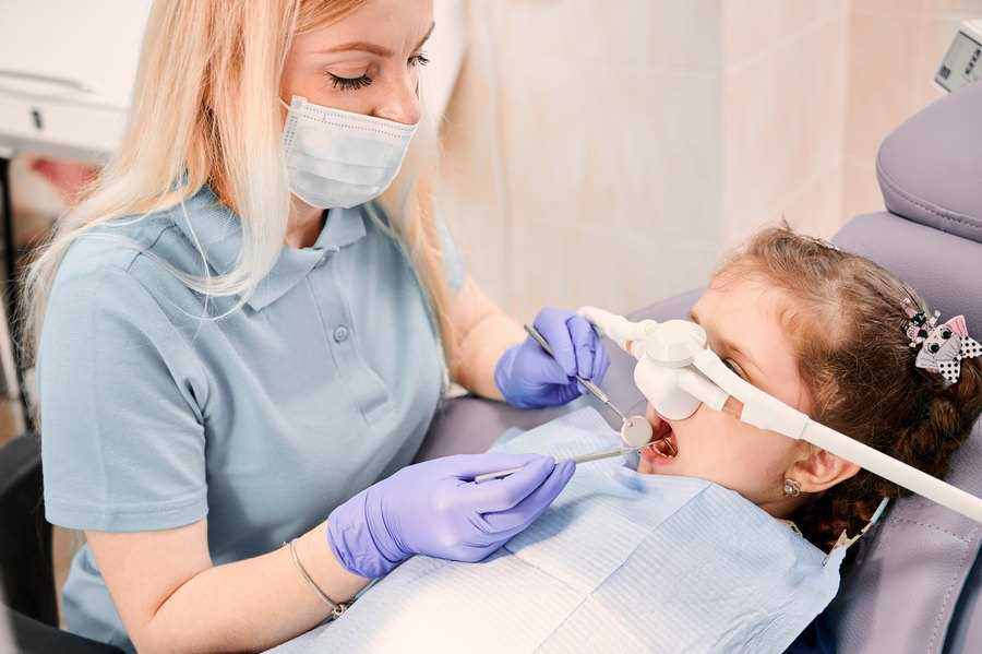 Почему стоит лечить молочные зубы