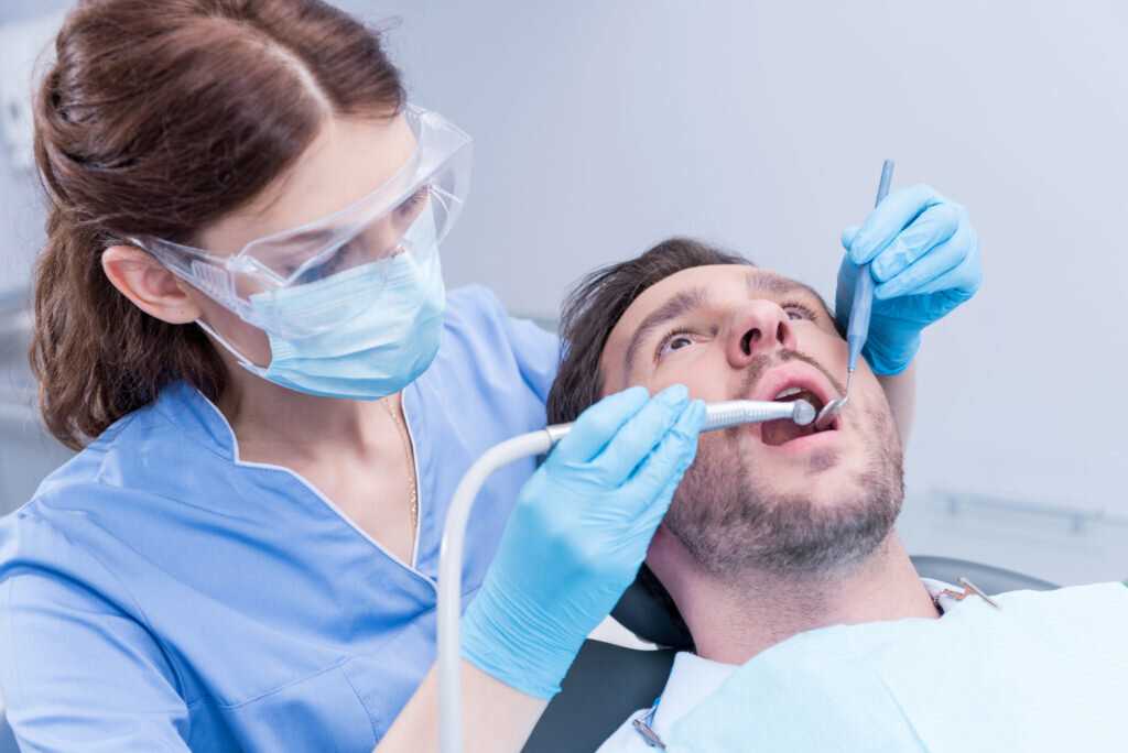 Преимущества полиса ДМС с услугами стоматологии