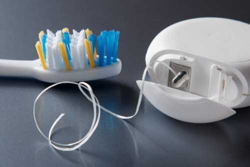 Как очистить зубную щетку от налета