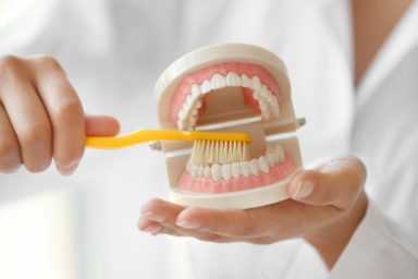 Как правильно ухаживать за зубными коронками
