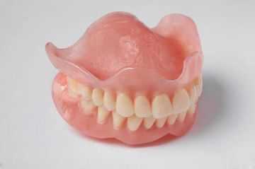 Полное съемное протезирование зубов — эффективное и комфортное решение для восстановления улыбки и жевательной функции