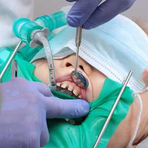 Особенности процедуры лечения зубов детям под наркозом