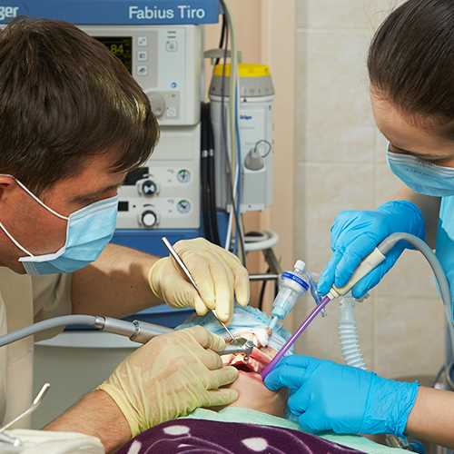 Подготовка и этапы лечения зубов под наркозом у детей